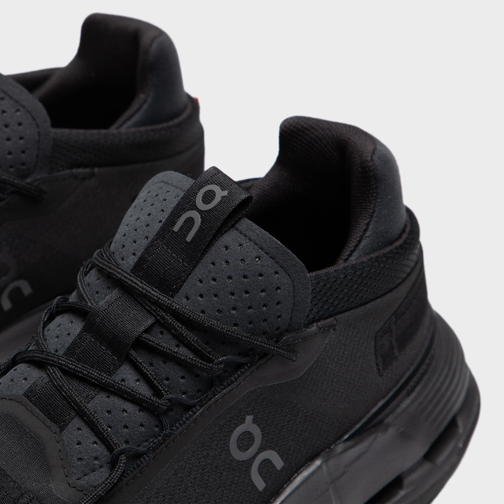 On Cloudnova 2 Black / Black